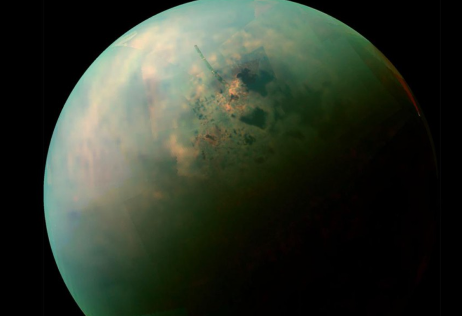 Инопланетные озера - ученые нашли объяснение аномальным пятнам на Титане - фото 1