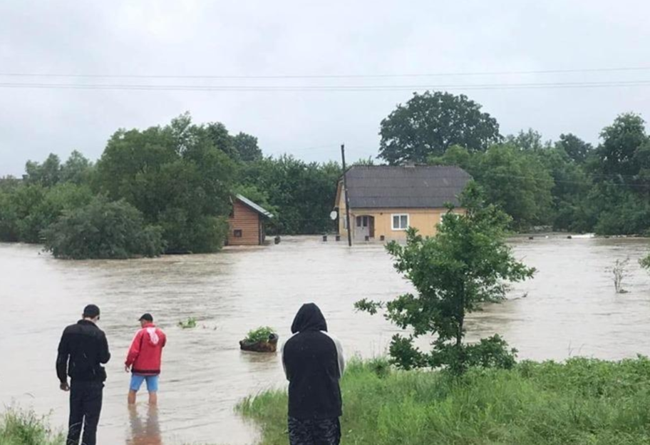 Разрушительная непогода в Украине - сотни населенных пунктов затоплены, есть погибшие - фото 1