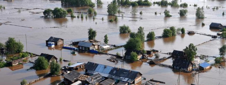 Разрушительные наводнения в Прикарпатье: премьер назвал основную причину