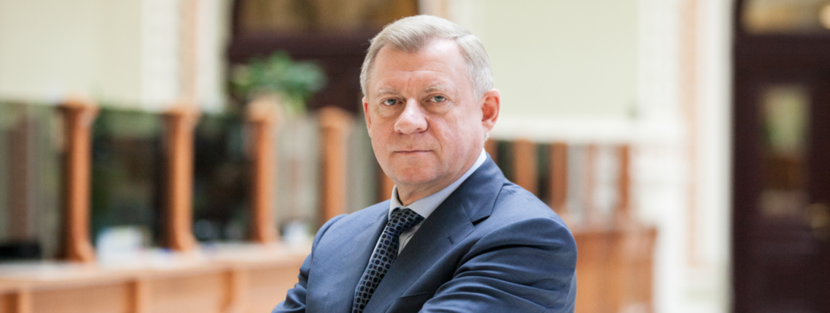 Жертва «политического давления»: глава НБУ написал заявление об отставке, у Зеленского отреагировали