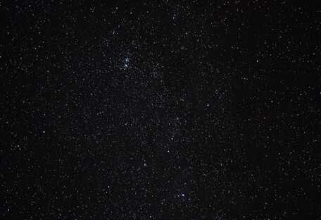 «Космічний феєрверк»: астрономи зробили знімок масивного скупчення зірок - фото