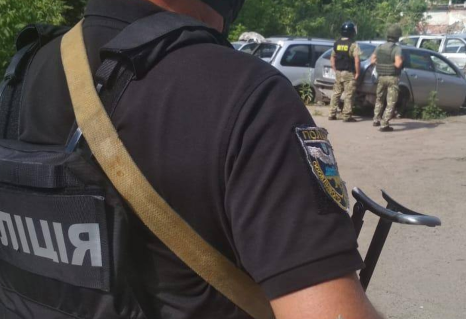 ЧП в Полтаве - террорист отпустил заложника и скрывается в лесу  - фото 1