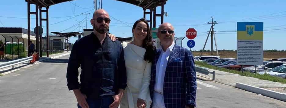 Брак на границе с оккупированным Крымом: вице-премьер женился на телеведущей - фото