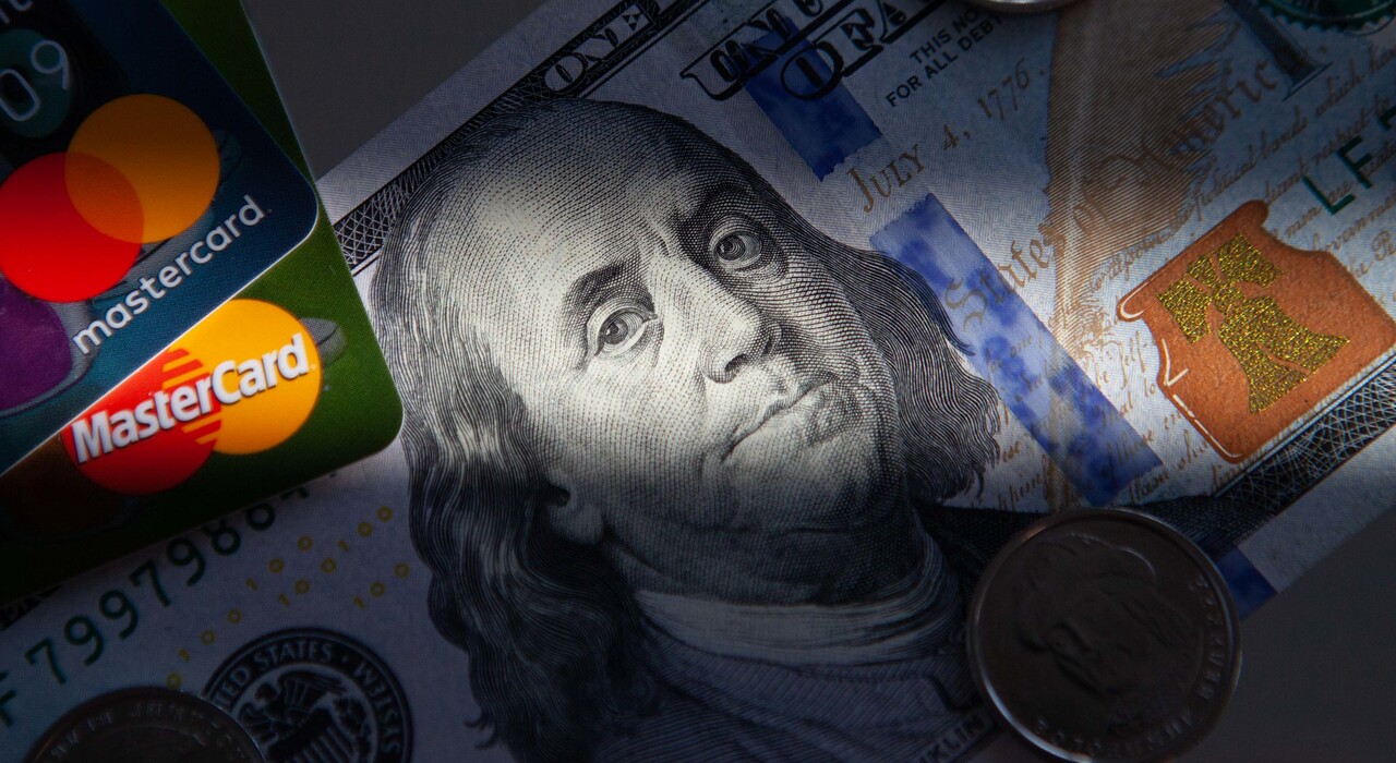 Почему падает доллар: что будет с валютой в Украине - видео