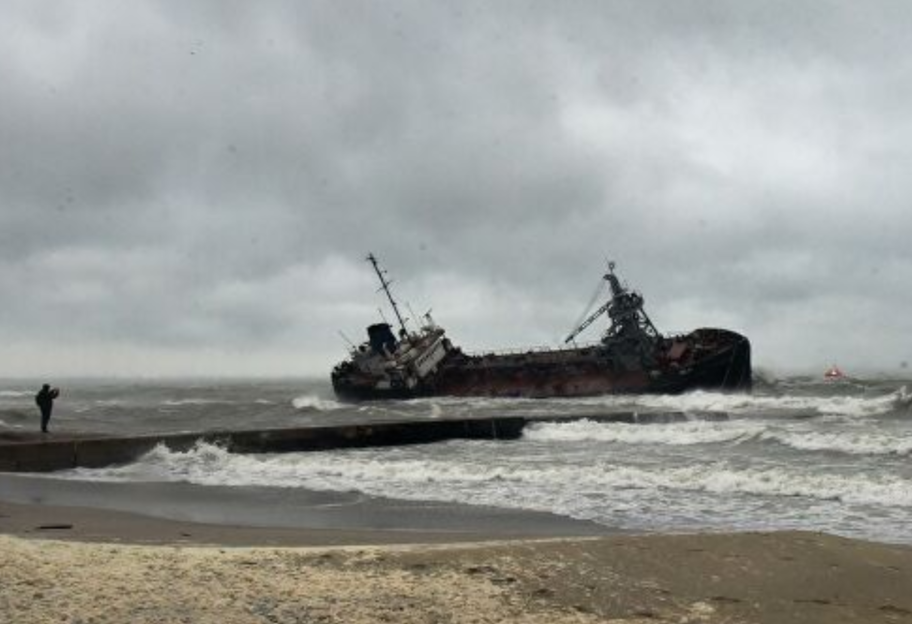Авария танкера Delfi в Одессе - в Госэкоинспекции посчитали ущерб окружающей среде - фото 1