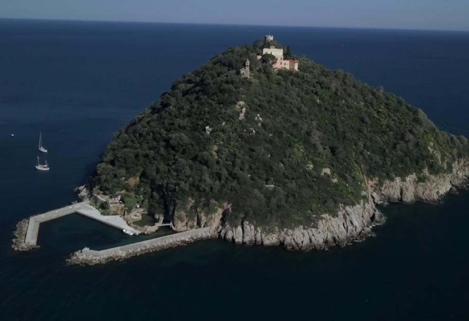 Сын бывшего владельца Мотор Сичи приобрел остров в Италии - фото 1