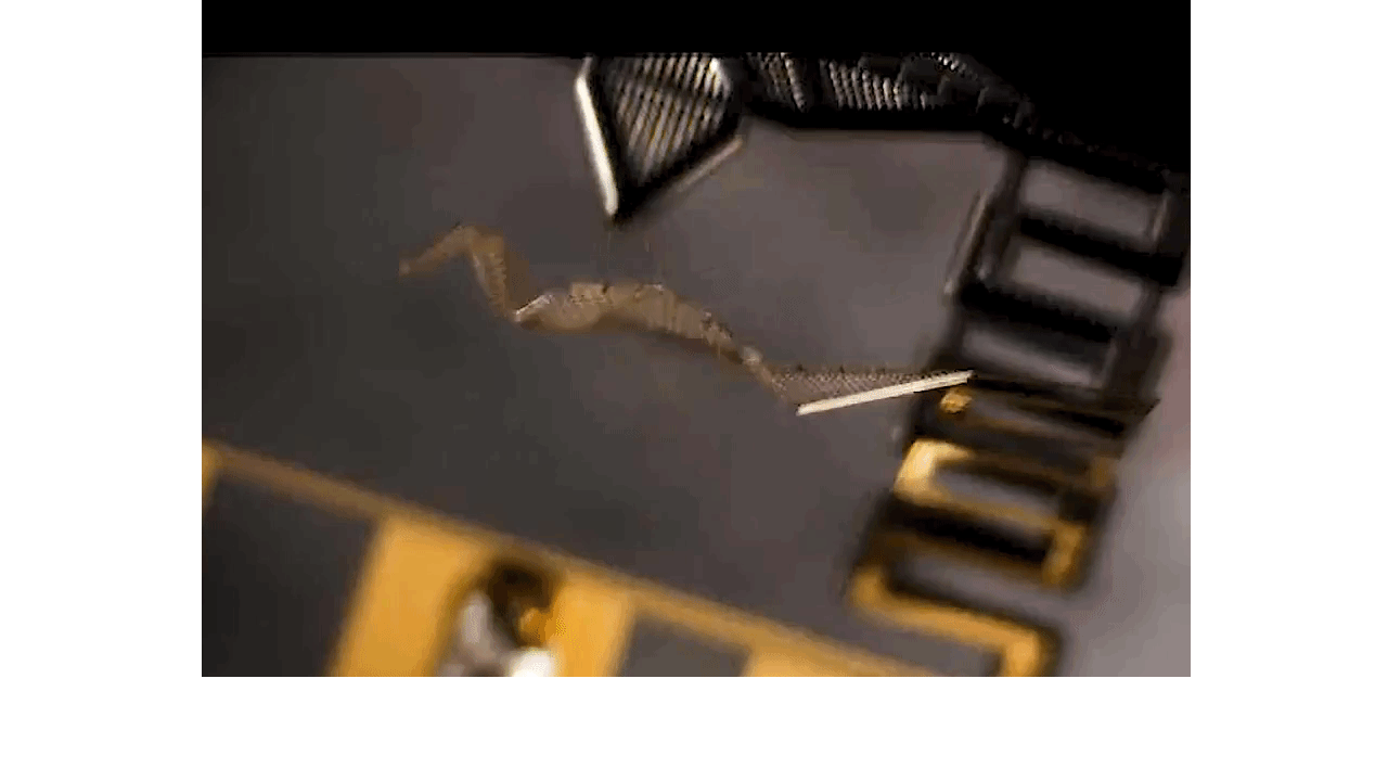 Инженеры создали миниатюрного робота-журавля - видео - фото 1