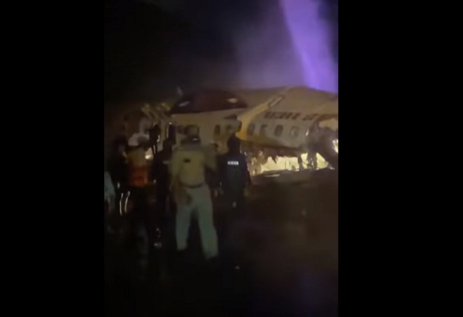 Самолет разломился пополам - в Индии разбился пассажирский Боинг, есть погибшие - фото, видео - фото 1