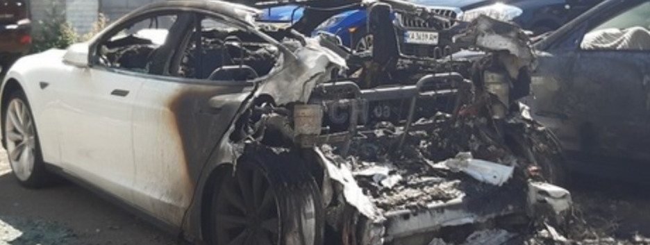 «Расцениваю как угрозу от власти»: в Киеве сожгли авто бывшего главы ОП - видео