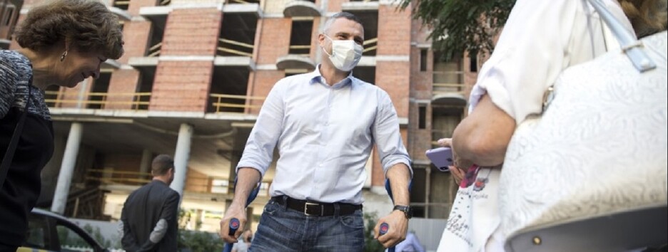 Точка в конфликте с застройщиком: Кличко рассказал о сносе лишних этажей в здании на Гончара