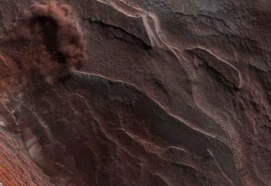 Марсианские катаклизмы - спутник NASA зафиксировал сходы лавин на Красной планете - фото 1