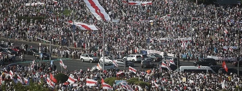 Помощь от РФ и обращение Тихановской: главные новости по протестам в Беларуси - видео