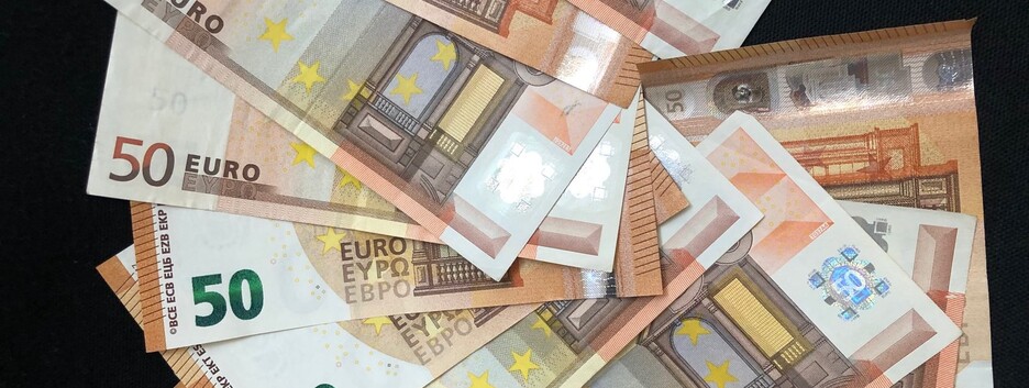 Курс валют от НБУ: евро преодолел новый психологический барьер, доллар подорожал