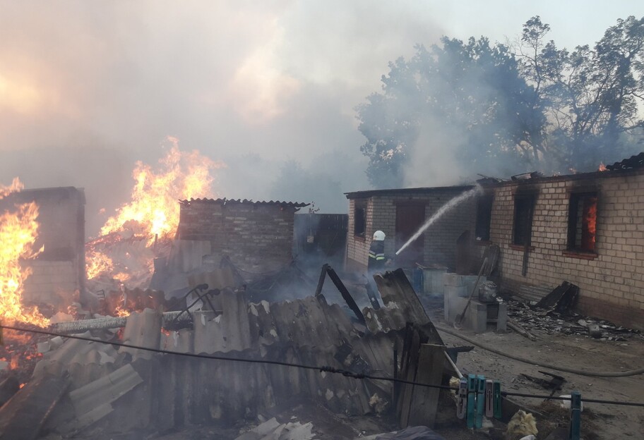Пожары в Луганской и Харьковской областях: уничтожены десятки жилых домов, есть пострадавшие - видео - фото 1