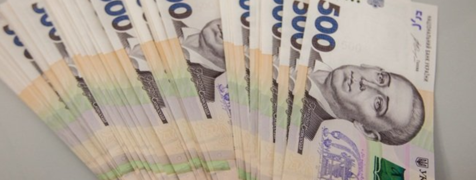 Непростая судьба гривни: в Кабмине озвучили прогноз по падению национальной валюты