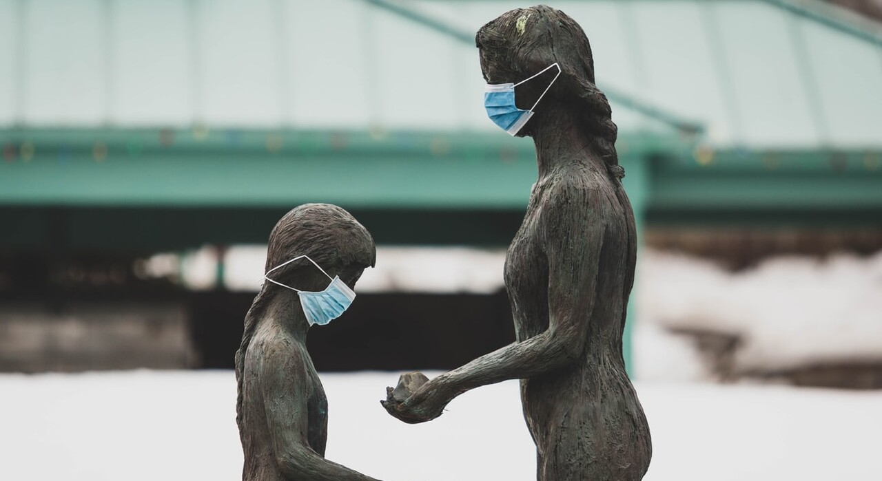 Новый антирекорд в Украине и пугающие снимки легких: пандемия коронавируса не сбавляет обороты - фото