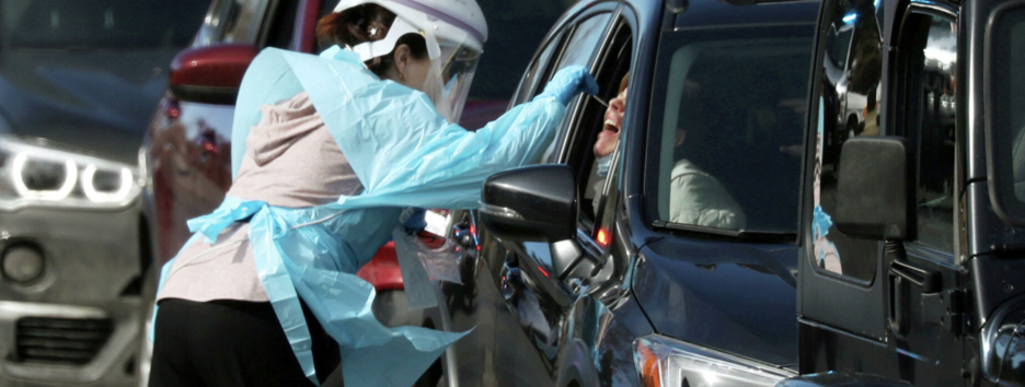 Пандемия COVID-19: в Украине новый антирекорд, в ВОЗ предупреждают о новых вспышках болезней