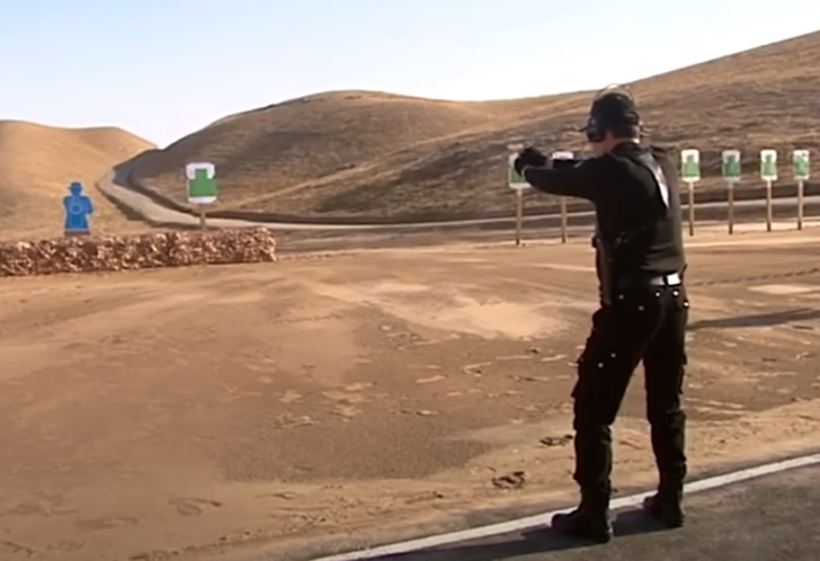 Один день президента-рэмбо: туркменский лидер провел стрельбы из минигана - видео - фото 1