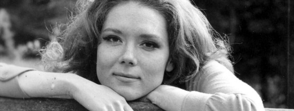 Несравненная «Королева Шипов»: скончалась звезда «Игры престолов» и бондианы - фото