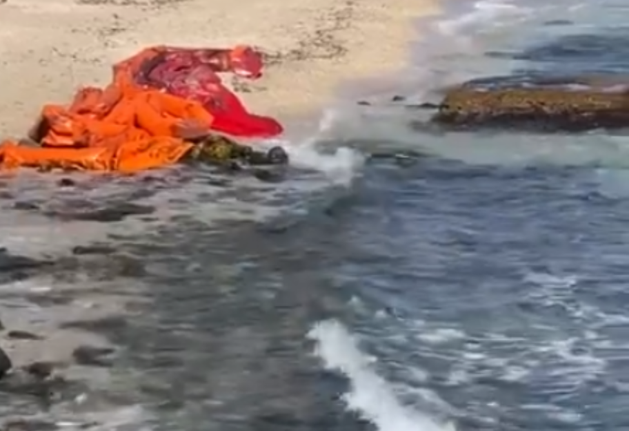Эпопея с Делфи не могла закончиться так просто: на пляже оставили последствия уборки - видео - фото 1