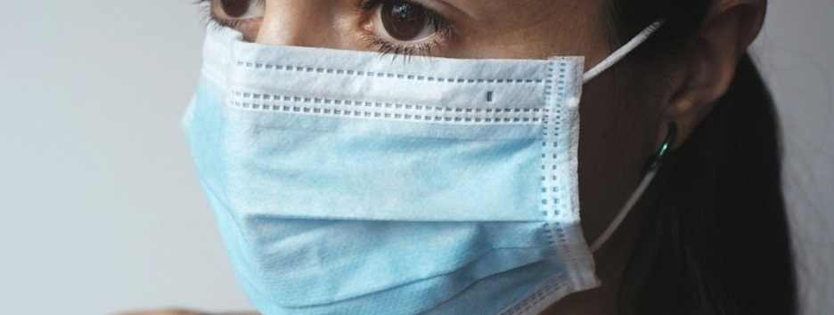 Избавиться от маски правильно: в Минздраве озвучили украинцам рекомендации по утилизации