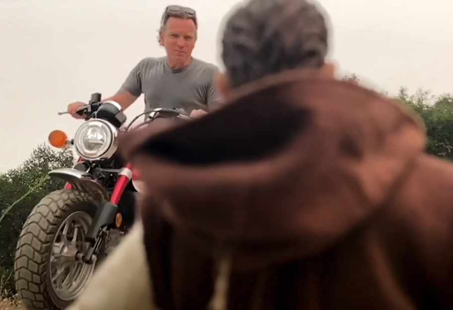 Помогла сила - актер из Звездных войн исполнил сложнейший трюк на мотоцикле - видео - фото 1