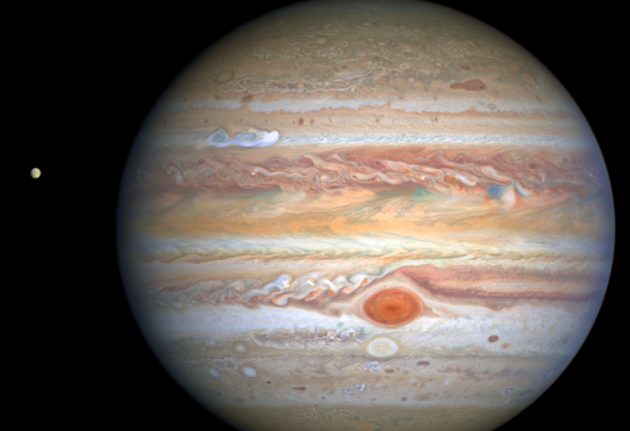 Телескоп Hubble сделал снимки гигантского шторма на Юпитере - фото 1
