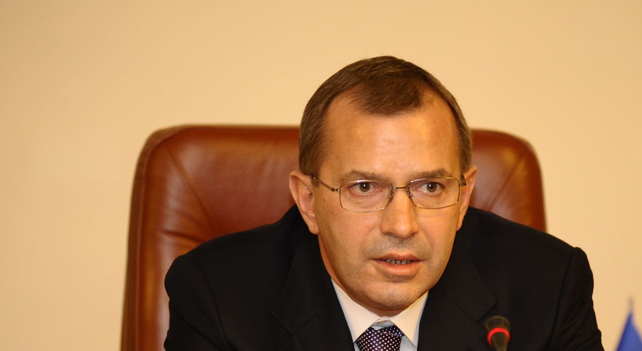 Клюев судится с Нацбанком за индивидуальную валютную лицензию