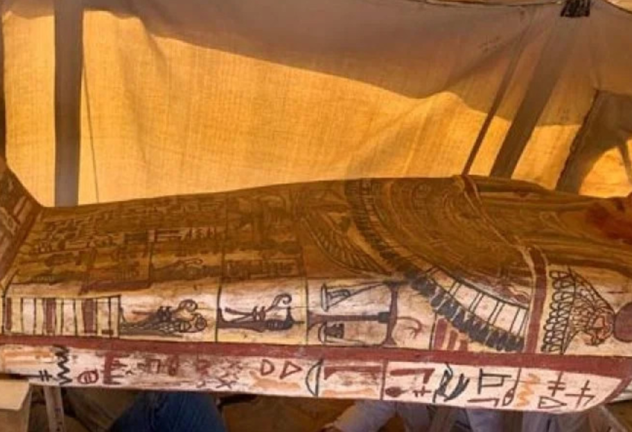 Старше 2 тысяч лет - в Египте археологи обнаружили десятки уникальных саркофагов - фото 1