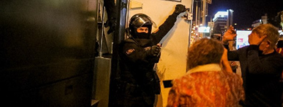 «Сегодня будет больно»: в Беларуси прошли массовые протесты после тайной инаугурации Лукашенко – видео 