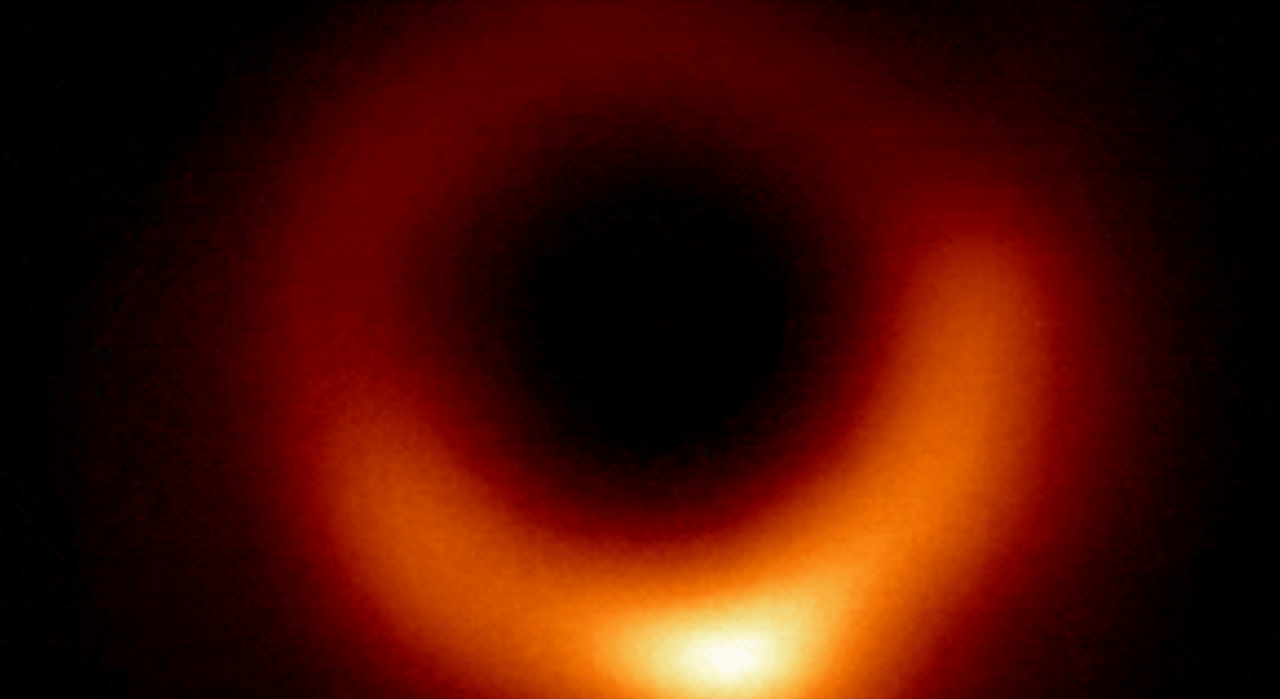 Сверхмассивная черная дыра: астрономы опубликовали результаты космического исследования - видео 