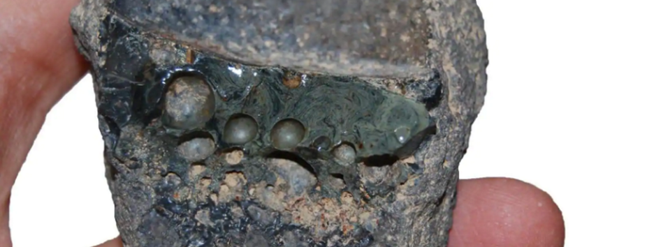 Древние сталевары: археологи нашли нержавейку тысячелетней давности - фото