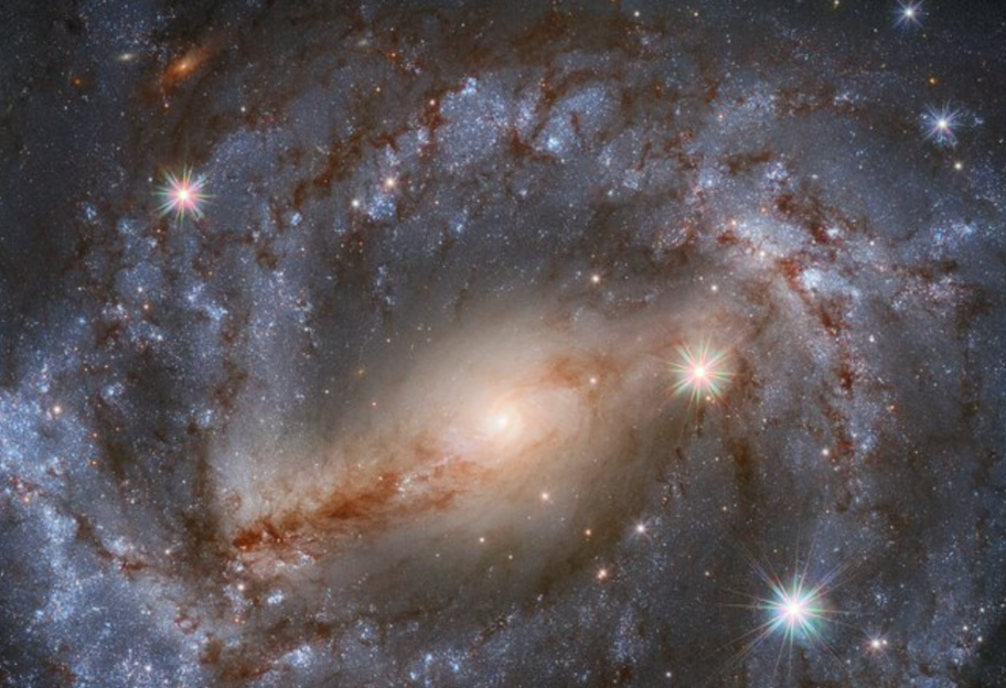 Взрыв двойной звезды - Hubble показал зажигание части галактики - фото 1