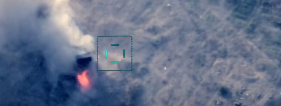 Подбитый вертолет и уничтожение техники: в Нагорном Карабахе продолжаются боевые действия – видео