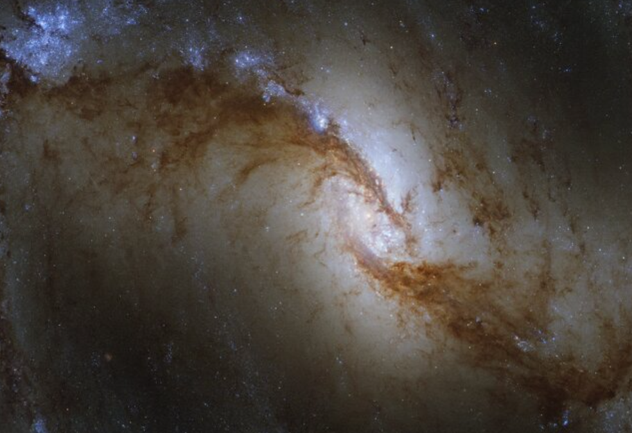 Телескоп Hubble сделал снимок спиральной галактики - фото 1