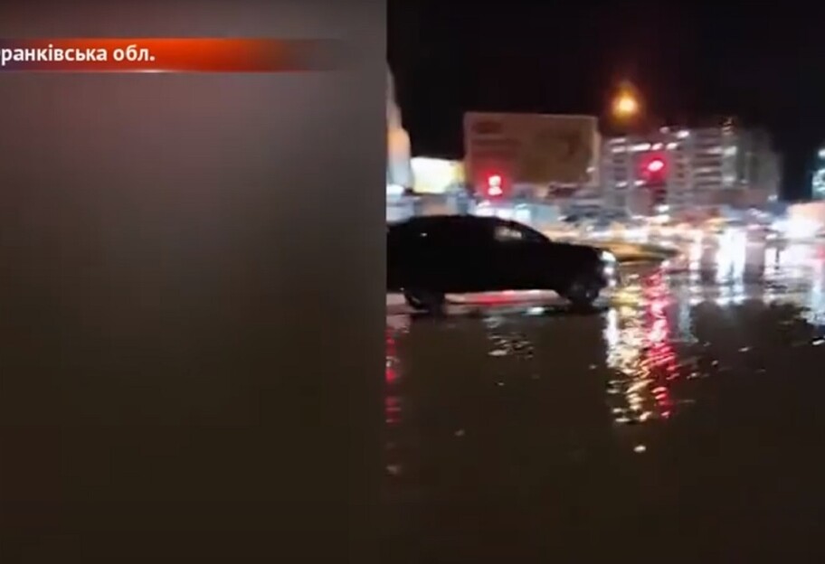 Непогода в Ивано-Франковске - СМИ показали последствия мощного ливня - фото 1