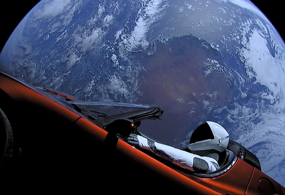 Starman повернул к Марсу - в SpaceX сообщили, где находится автомобиль Маска - фото - фото 1