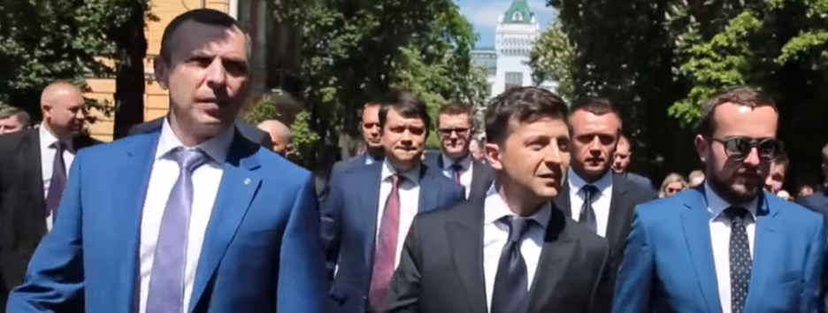 Непрозрачные отношения: первый помощник Зеленского тайно приезжал в имение Ахметова - видео