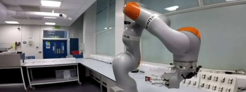 Читают методики: роботов-химиков научили «понимать» указания из научных статей