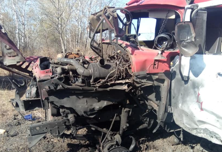 Есть травмированные - в Луганской области взорвался пожарный автомобиль - фото 1