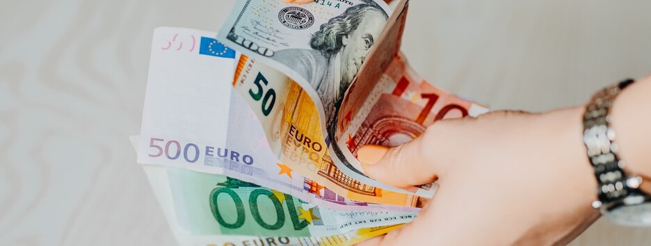 Курс валют від НБУ: долар і євро подорожчали перед святом