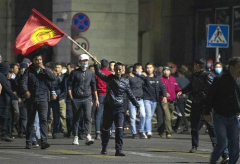 Протесты в Бишкеке - президент Кыргызстана сообщил об уходе в отставку - фото 1
