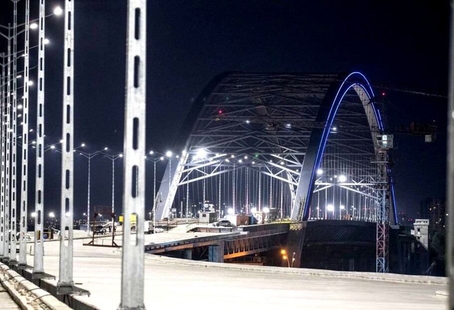 Работы по опусканию арочной конструкции Подольско-Воскресенского моста закончатся уже к концу октября, - мэр Кличко - фото 1