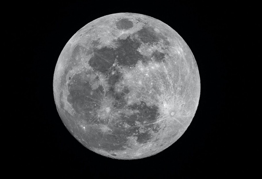Запуск ракеты на фоне полной Луны - фотограф поймал кадр, о котором другие мечтали 20 лет - видео - фото 1
