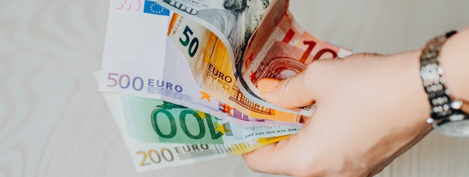 Курс валют від НБУ: долар дещо подешевшав, євро подорожчав