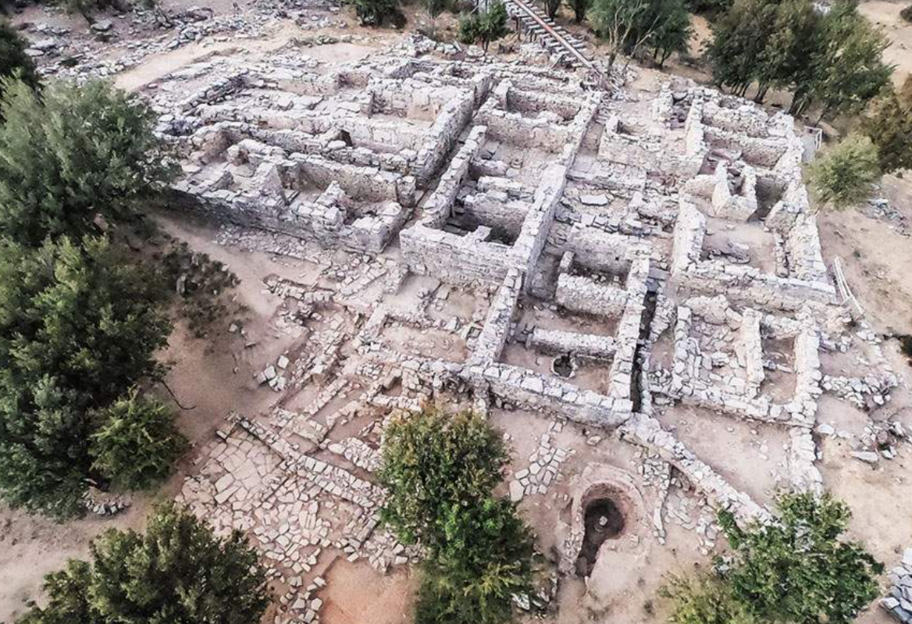 Уникальный клад: в Греции археологи совершили ряд открытий при раскопках древнего дворца - фото - фото 1