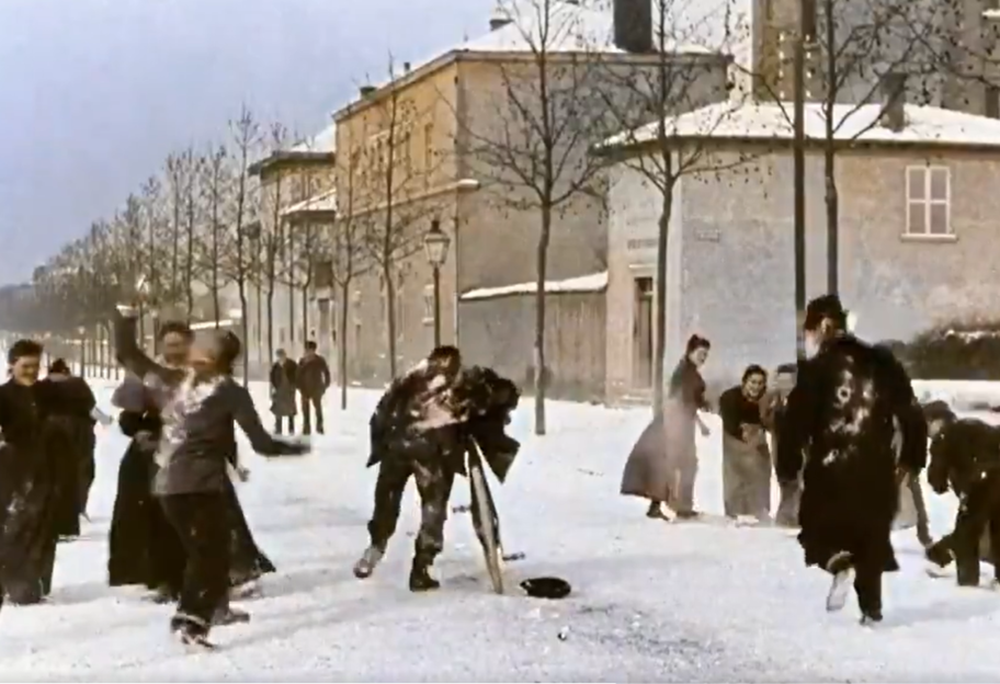 Не отличить от современного кино - нейросеть изменила черно-белый фильм 1896 года - видео - фото 1