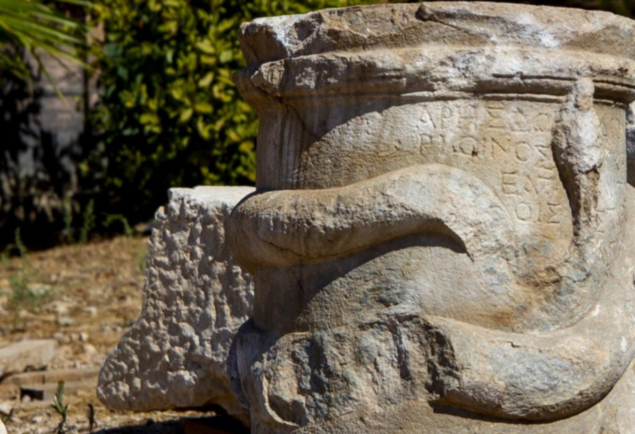 Служив для підношень богам пекла: археологи виявили стародавній вівтар в Анталії - фото - фото 1