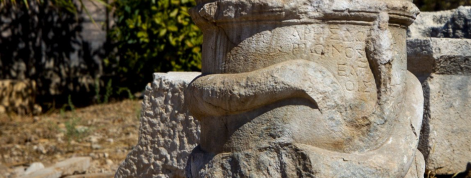 Служил для подношений богам преисподней: археологи обнаружили древний алтарь в Анталии - фото