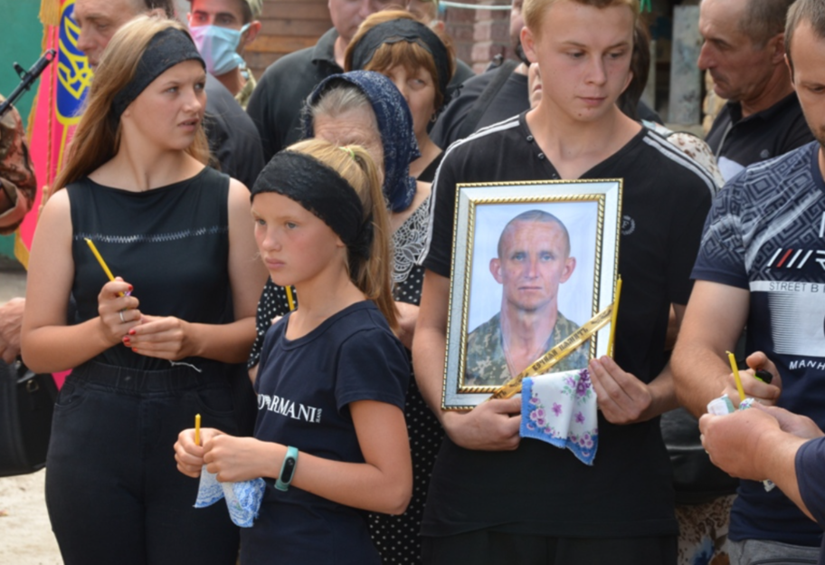 Отец погибшего на Донбассе разведчика подал в суд на Зеленского  - фото 1